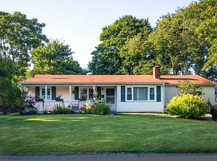 83 Metropolitan Dr, Warwick, RI 02886