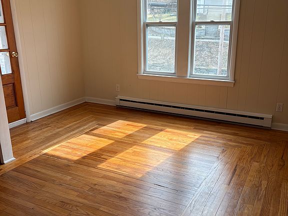 3rd image of 318 Derby Ave Floor 2