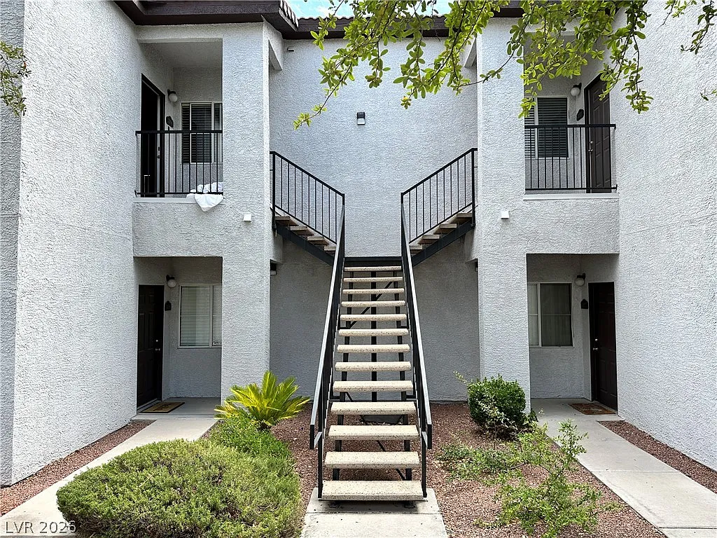 2 bed, 2.0 bath, 940 sqft, $1,299 — Photo 1