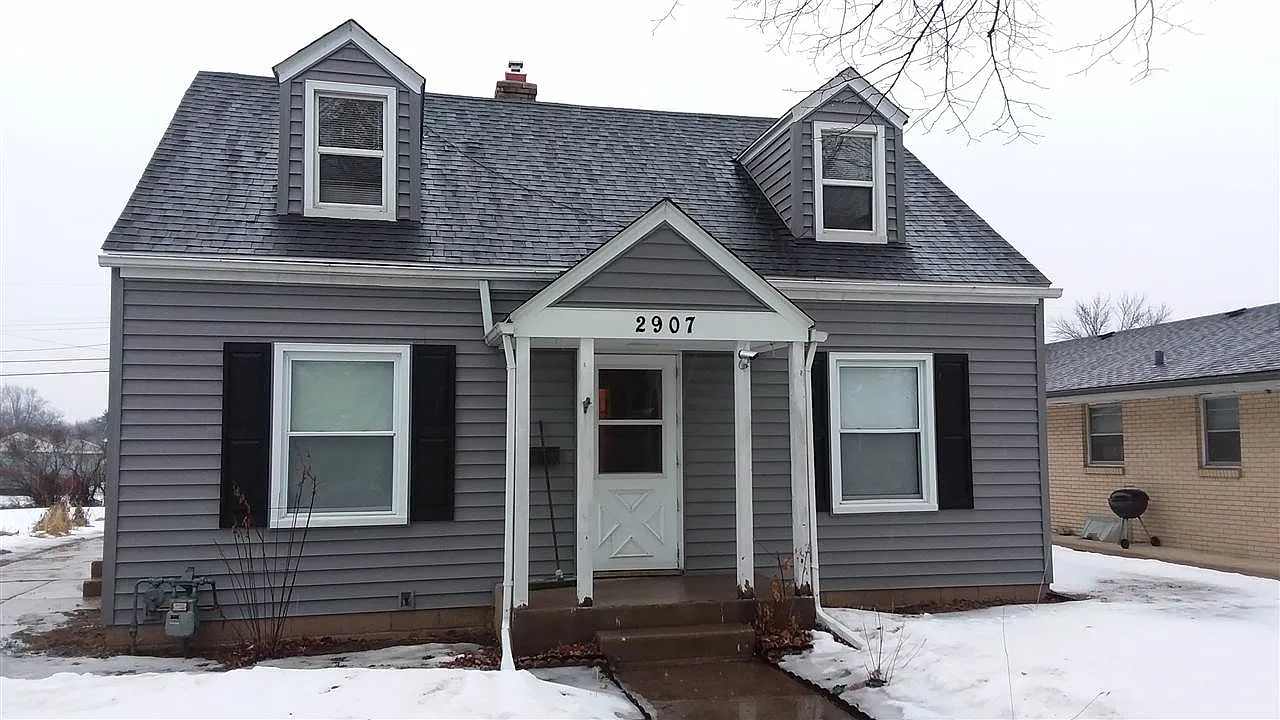 2907 Ridgeway Ave photo 1