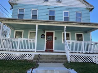 28 Tracy Ave APT A, Jewett City, CT 06351