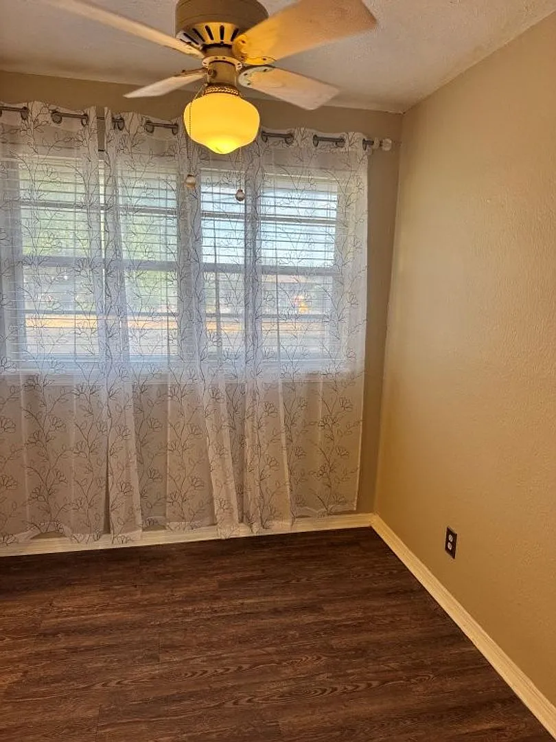 3 beds, 1 1/2 baths and a 1 car garage home for rent in SW OKC! New granite and flooring — Photo 3