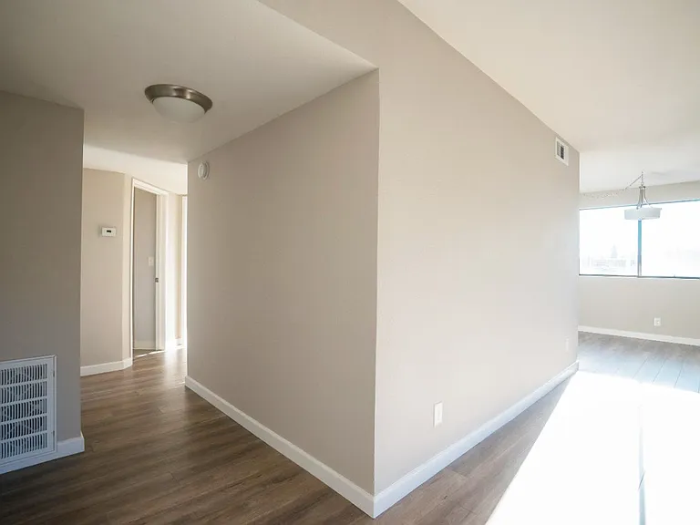 2041 N. Commonwealth Ave. — Photo 13