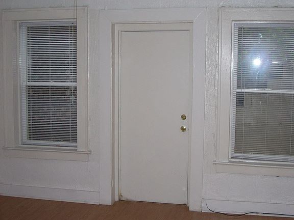 3rd image of 996 Greenwood Ave NE APT 1