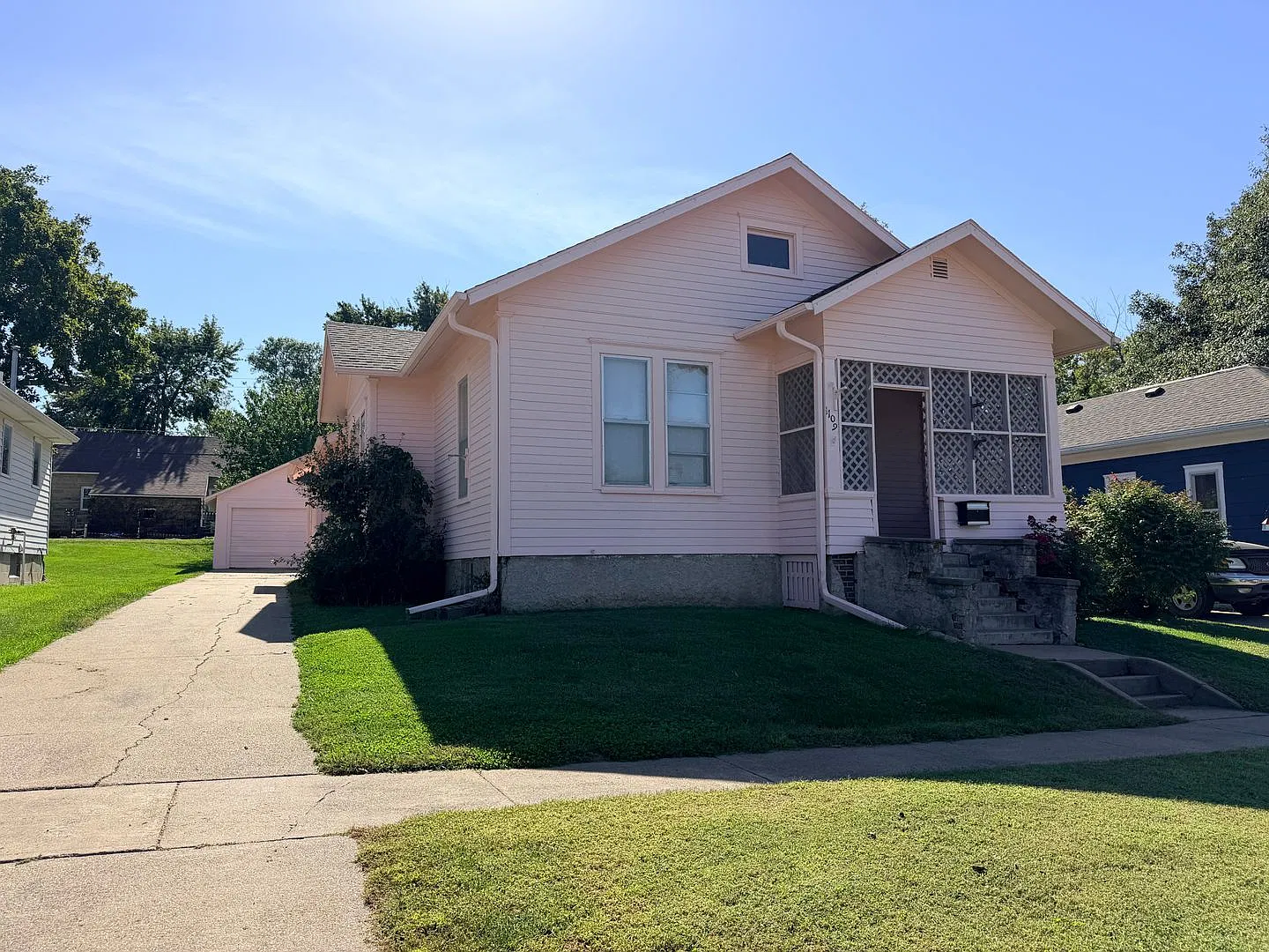 Cute cottage home in the heart of Auburn — Photo 1