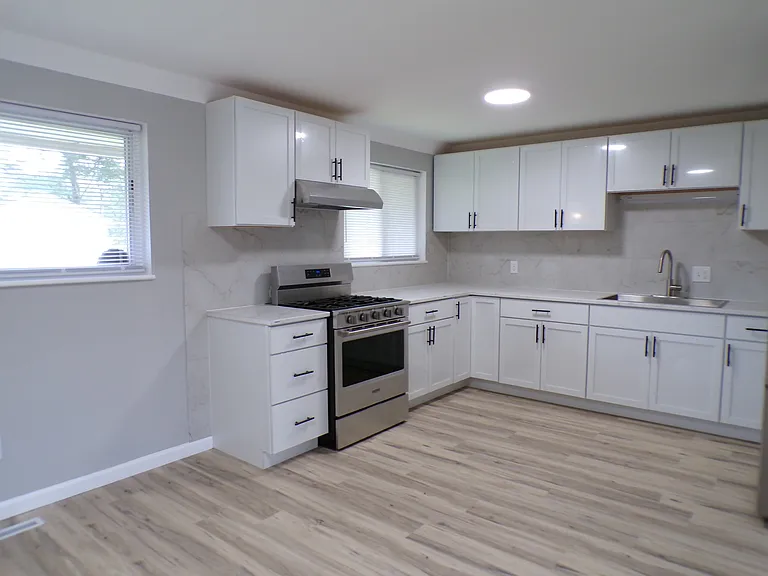 6672 Bartlett Rd — Photo 2