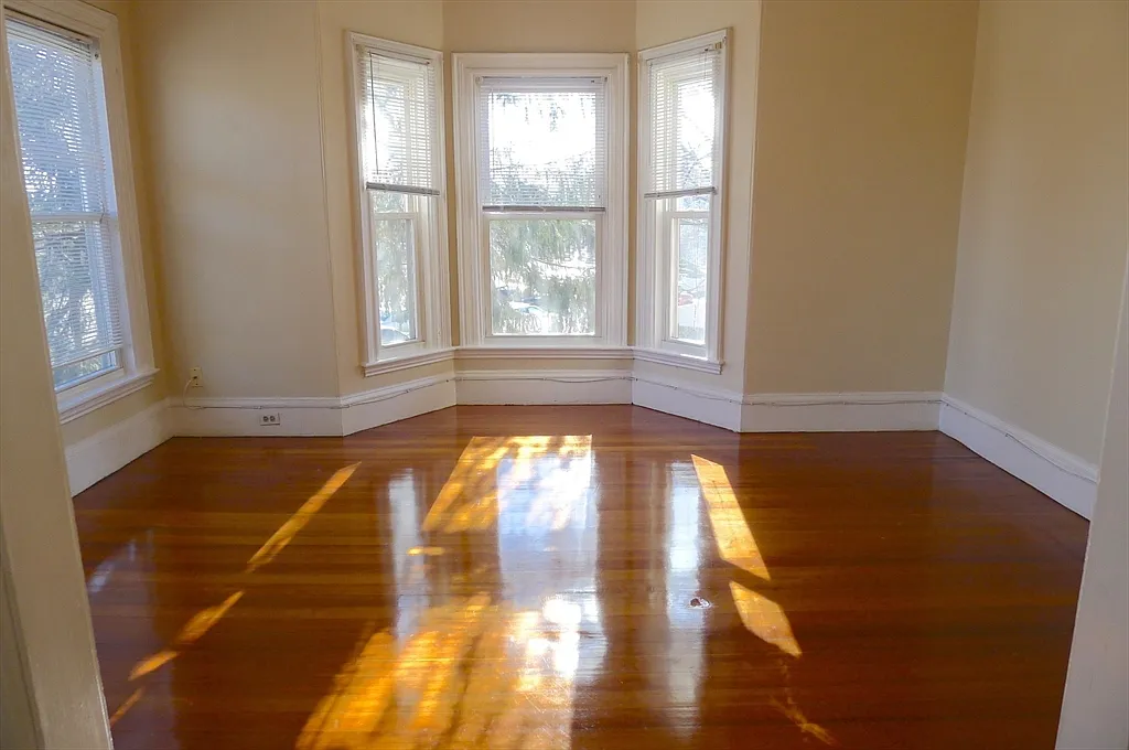 3 bed, 1.5 bath, 1730 sqft, $3,500 — Photo 2