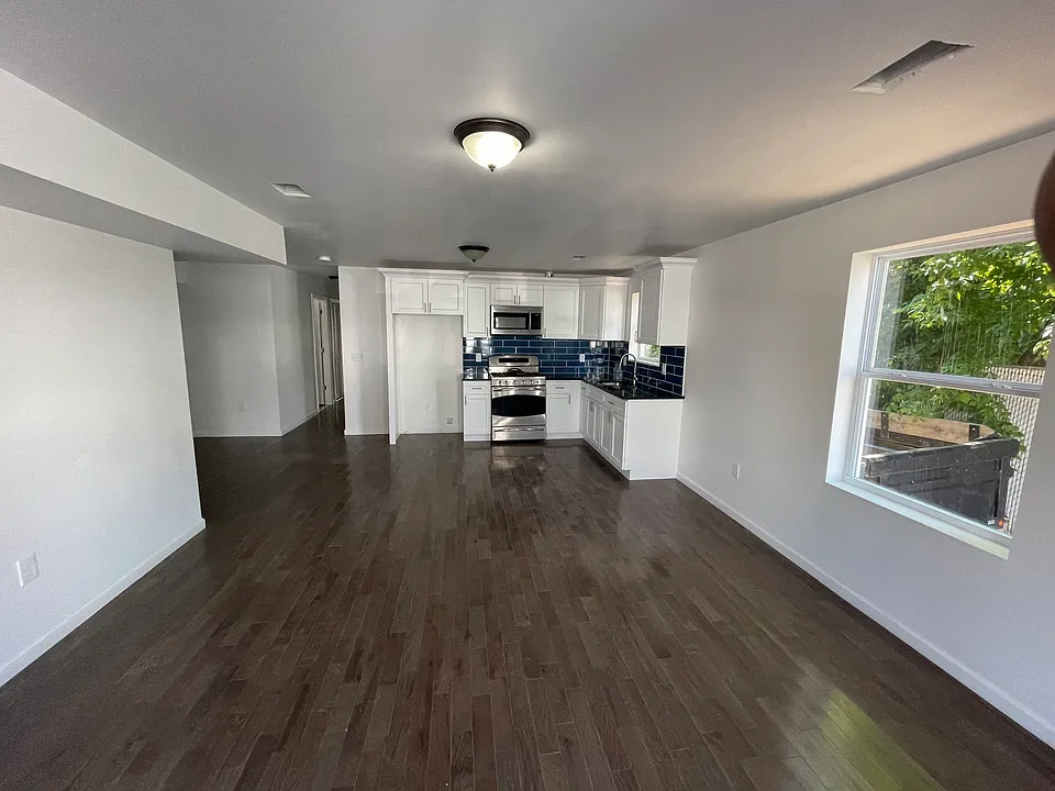 152 Sherman Ave #2