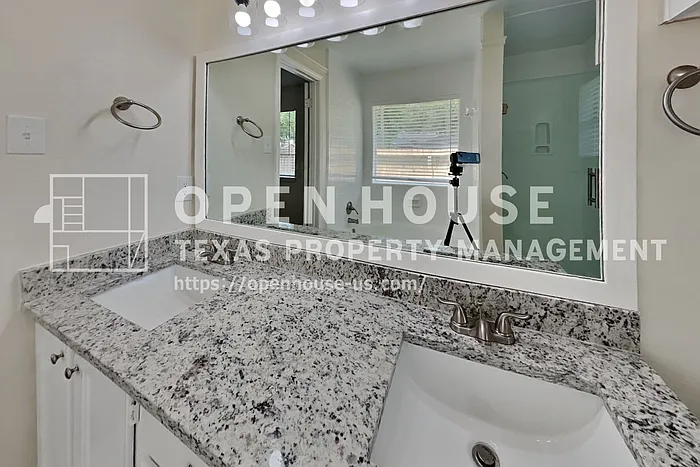 2631 Sherwood Hollow Ln — Photo 10