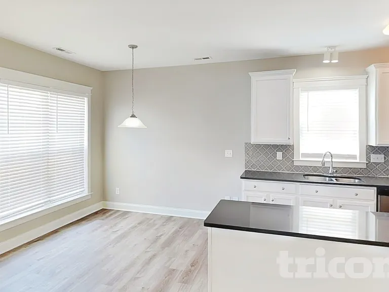 13528 Swinton Rd — Photo 5