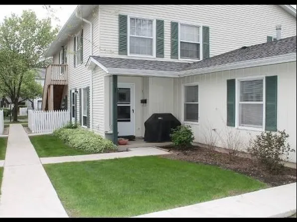817 Wellington Ave #305, Elk Grove Village, IL 60007