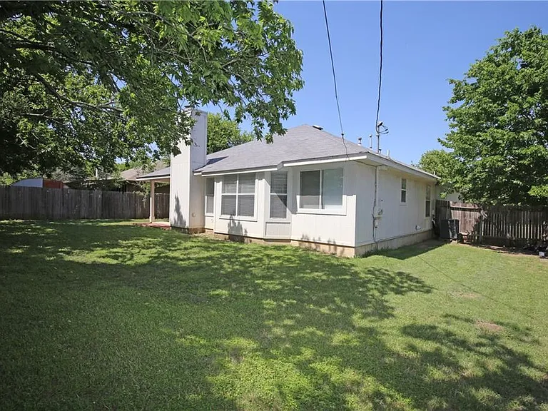 309 Country Aire Dr — Photo 23