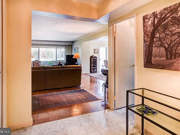 3rd image of 4201 Cathedral Ave NW APT 105E