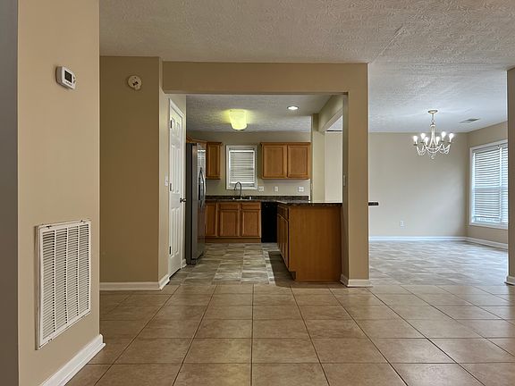 3rd image of 3889 Winthrop Dr