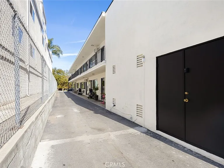 13018 Valleyheart Dr #8 — Photo 14
