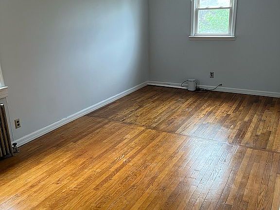 4th image of 1380 Easton Ave