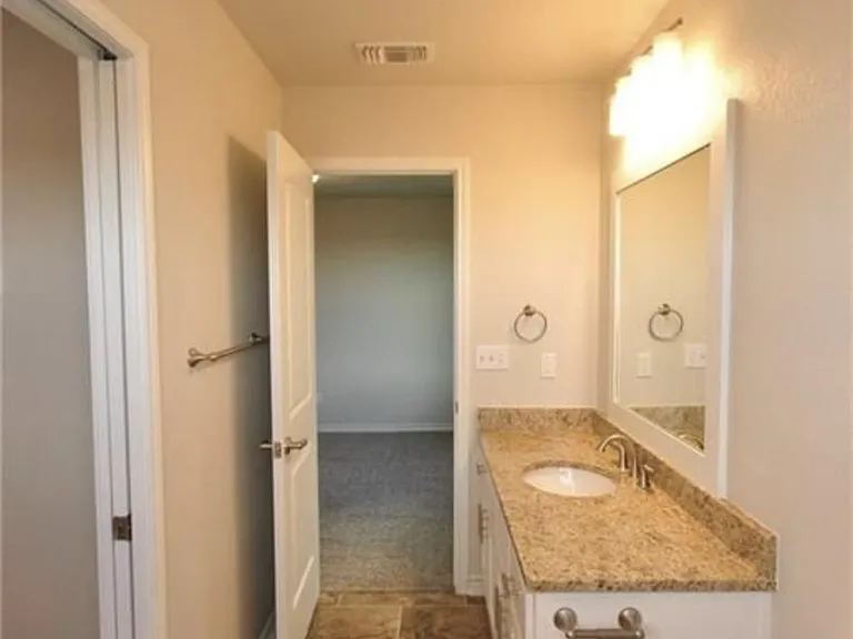 2nd bathroom with bathtub