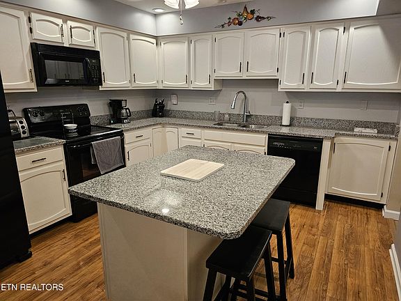 5th image of 235 Camelot Ct