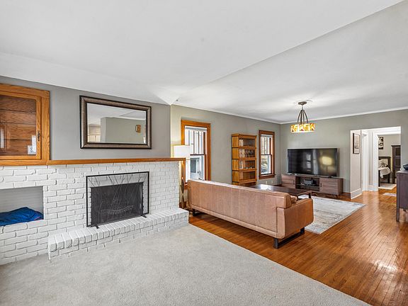 3rd image of 1213 Northwestern Ave