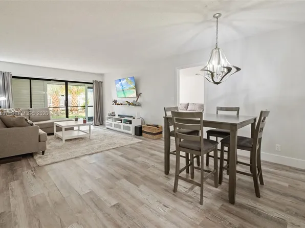 301 Racquet Club Rd APT 104, Davie, FL 33326