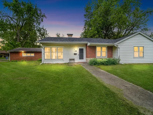201 W Willow St, Fairbury, IL 61739
