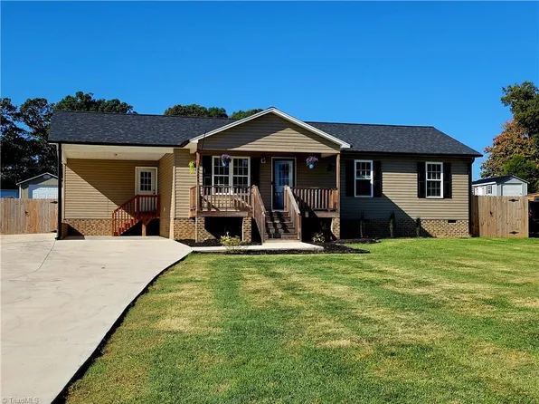 2075 Old Plank Rd, Sophia, NC 27350