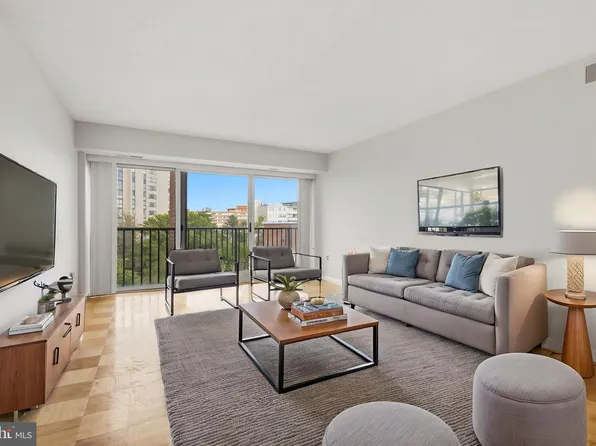 1300 Army Navy Dr APT 815, Arlington, VA 22202