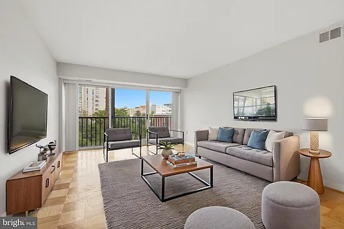 1300 Army Navy Dr Photo 1