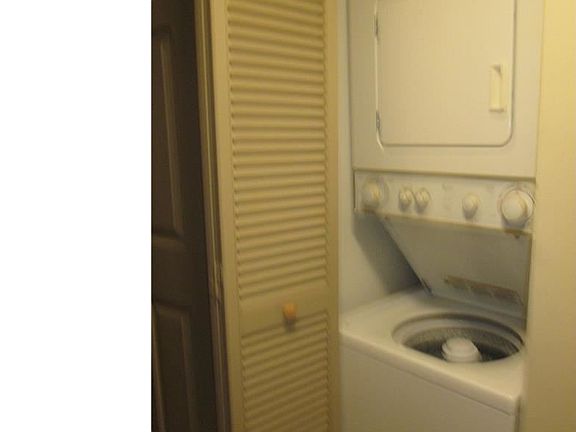 4th image of 3939 Ocean Dr APT B201