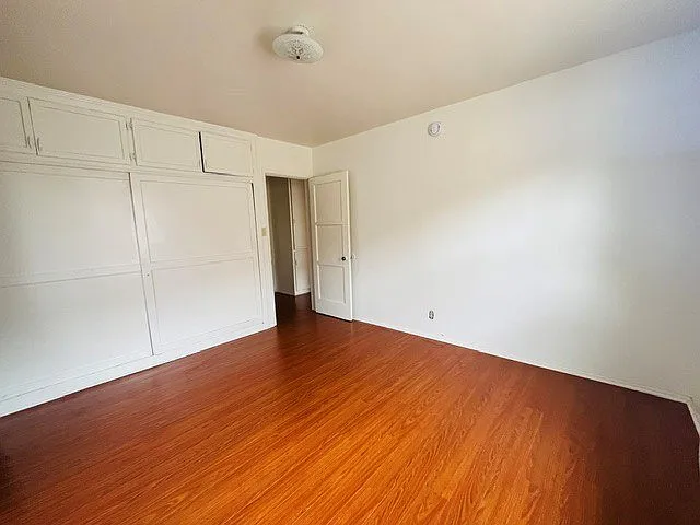 12823 Burbank Blvd — Photo 23