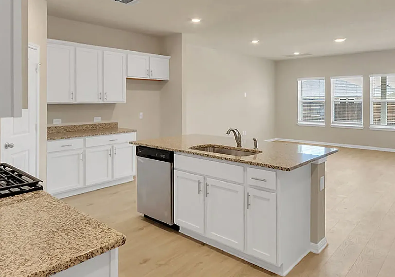4 bed, 2530 sqft, $2,505 — Photo 4