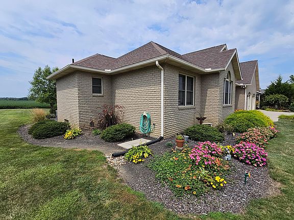 3rd image of 1123 Hillcrest Dr