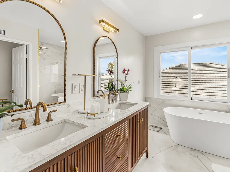 1807 Amalfi Dr — Photo 38