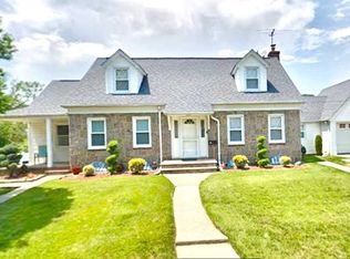 20 Nassau Ct, Valley Stream, NY 11580