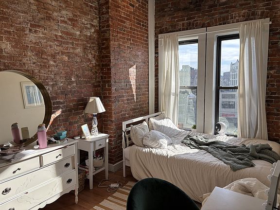3rd image of 17 Cortes St APT 5