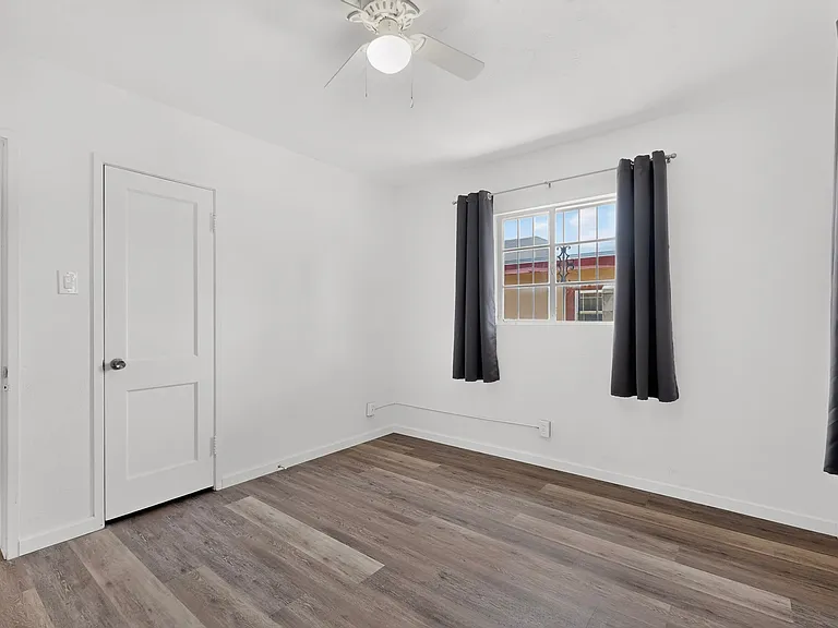 8715 Menaul Blvd NE — Photo 11