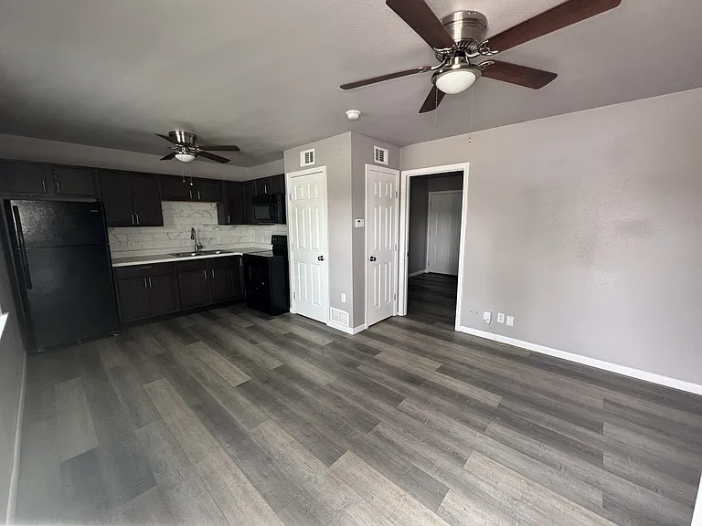 2834 Cedar Cir #4 — Photo 3