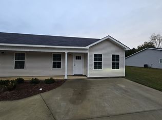 279 N Rocky Creek Rd #B, Ashford, AL 36312