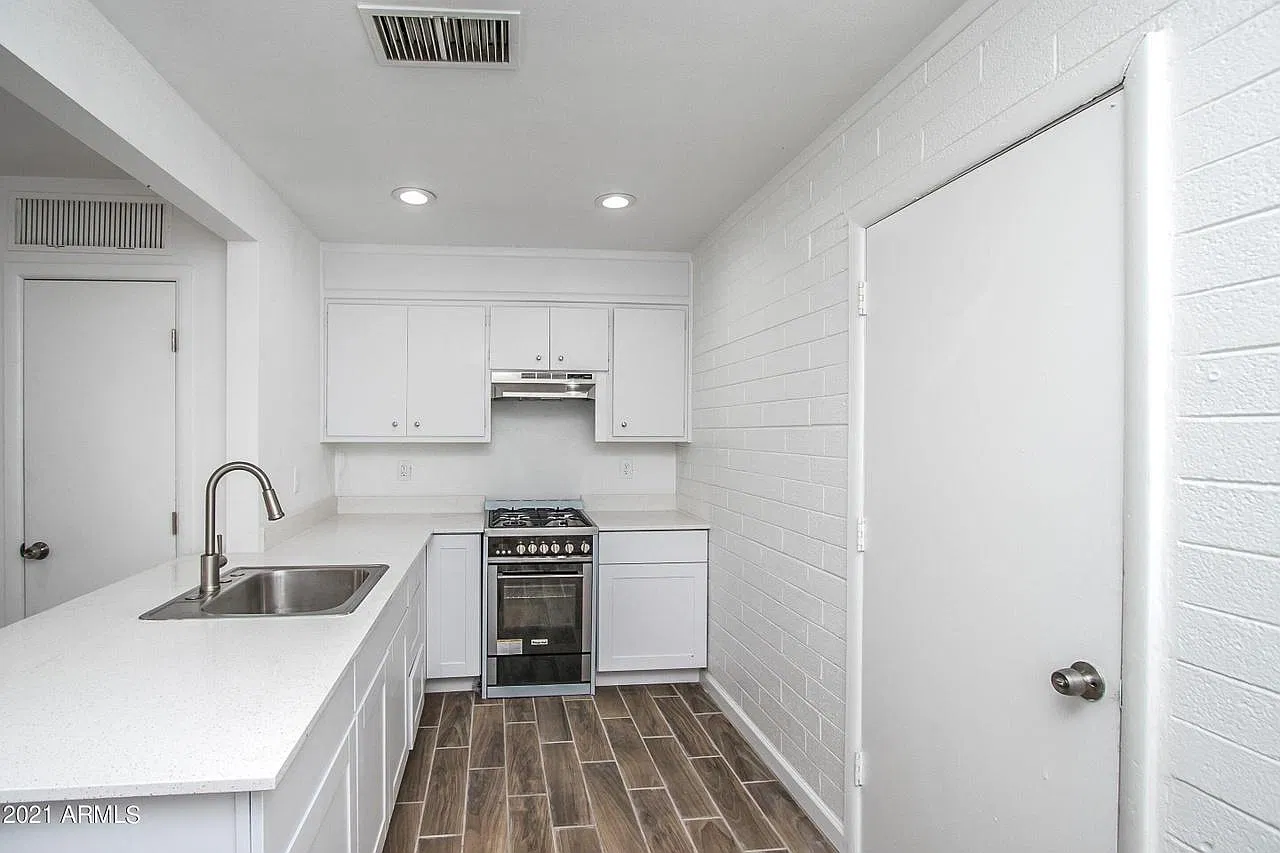 1 bed, 800 sqft, $1,090 — Photo 2