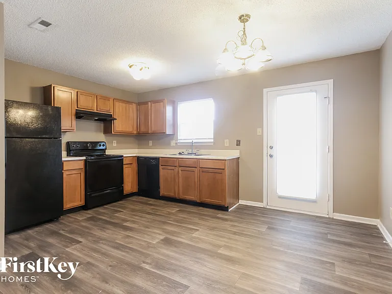1861 Southernwood Ln — Photo 5