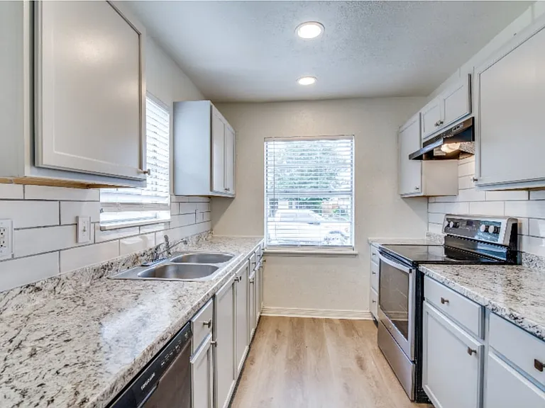 5913 Maple Ln — Photo 5