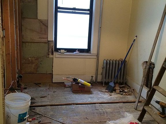 4th image of 2758 27th St APT 2F