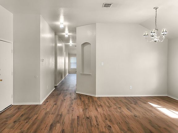 3rd image of 1521 Kingfisher Dr