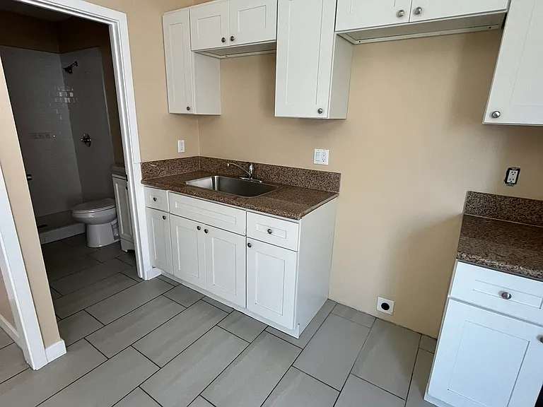 650 E 109th Pl #3/4 — Photo 11