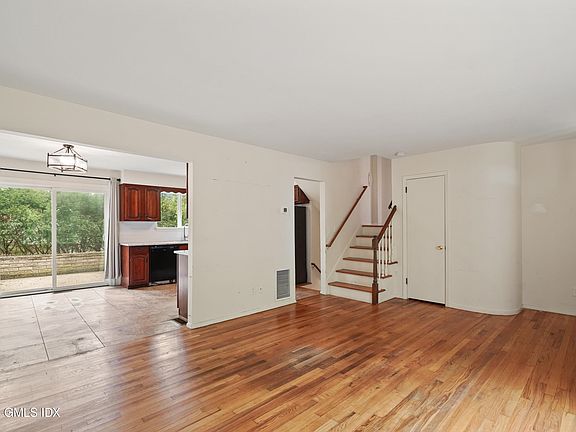4th image of 66 Mary Ln