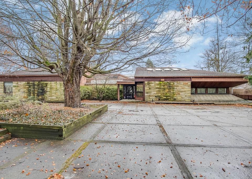 1st image of 304 S Lakeview Ave