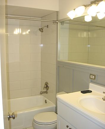 5th image of 406 Franklin Ave #P2