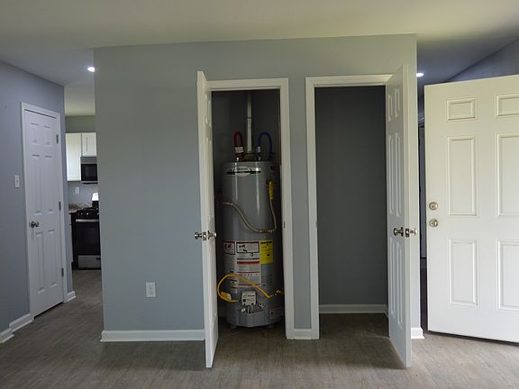 4th image of 219 Leon St #23