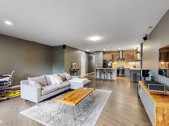 2nd image of 1132 N Milwaukee Ave #2W