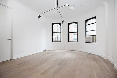 Rented by Barkoff Residential 